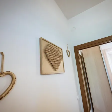 Amelia's House - Nel Tra Storia Ed Il Di Garda Lägenhet *